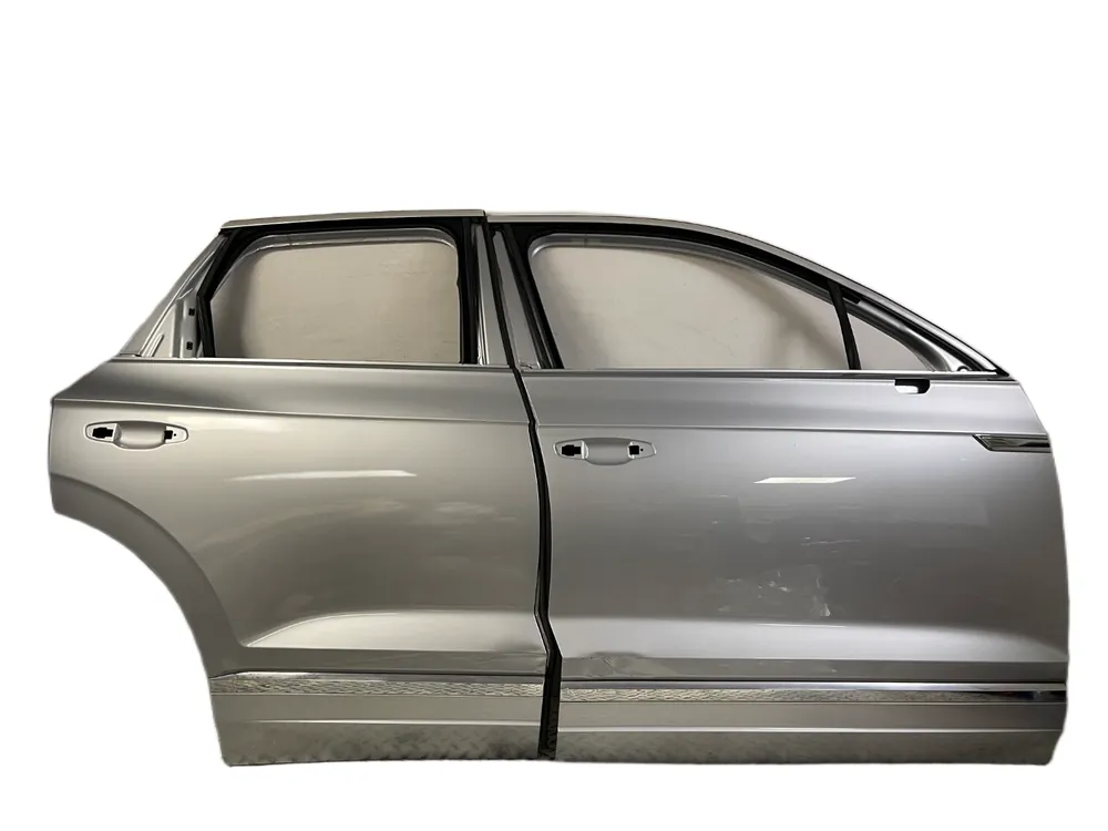 Ostatnia szansa ŁADNE DRZWI LISTWA PRAWE PRZEDNIE PRAWA PRZÓD PRAWY VW TOUAREG III 3 18-26 760831312B 760