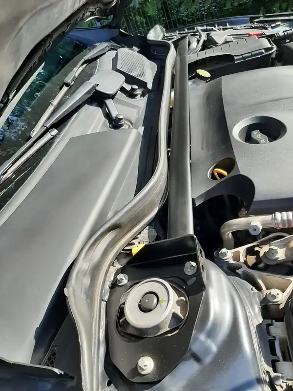 Rozpórka Infiniti QX30 Biała Ostatnia szansa
