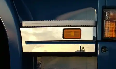 Listwy ozdobne ze stali nierdzewnej na stopień (model I), Scania R Obniżka ceny