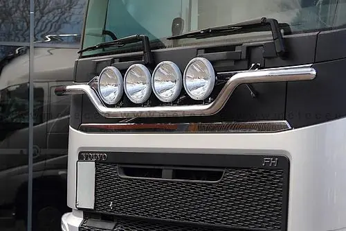 Zamów dziś Rama na reflektory na podszybie Volvo FH4/FM4 polerowana, z wiązką i mocowaniami na 4 lampy
