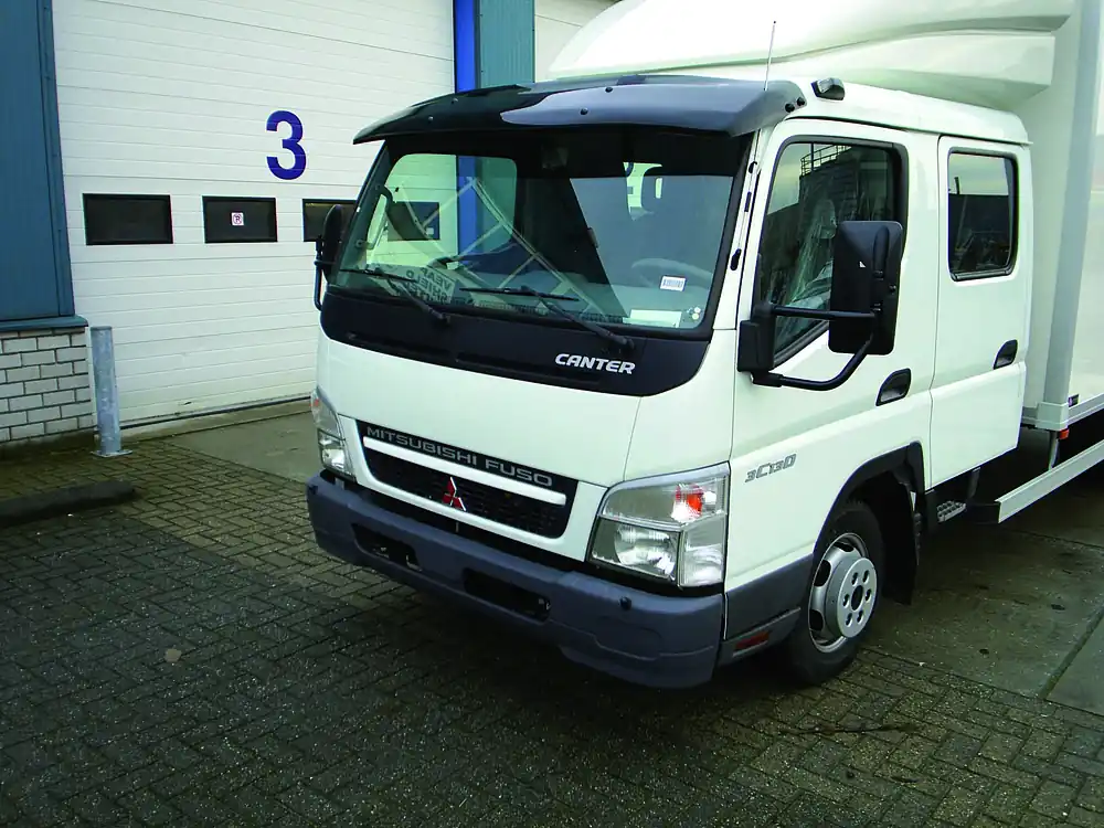 Osłona przeciwsłoneczna MITSUBISHI Canter Fuso 2006-, kabina pojedyncza/podwójna, z zestawem montażowym Niska cena