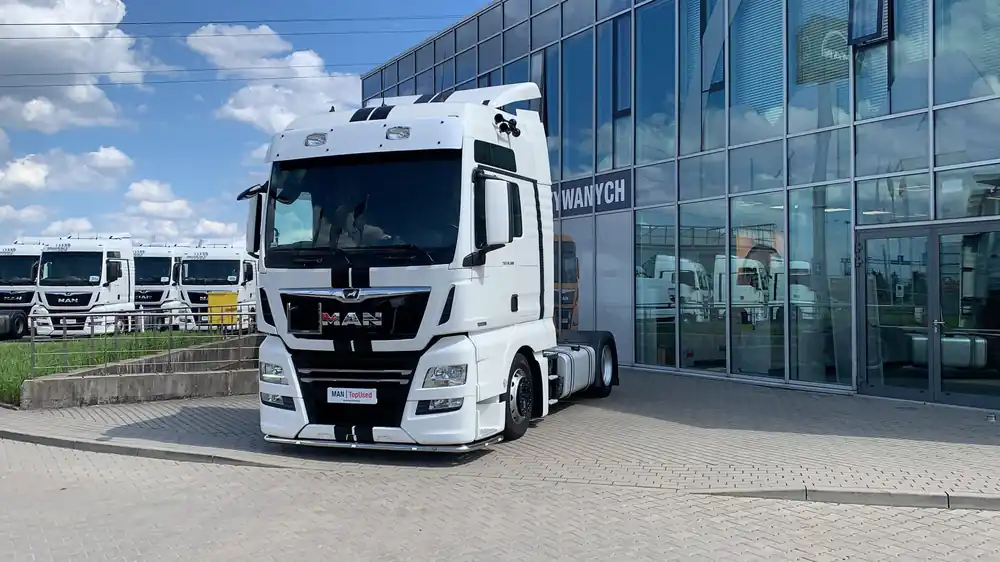 Osłona przeciwsłoneczna MAN TGX/TGA, kabina XXL, na 2 reflektory, z kompletnym zestawem montażowym Hit cenowy