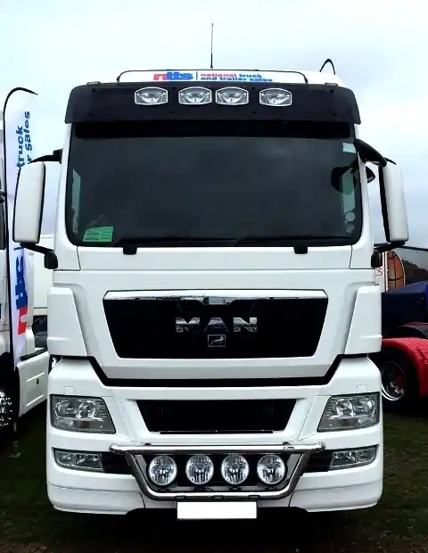 Osłona przeciwsłoneczna MAN TGX/TGA, kabina XXL, na 4 reflektory, z kompletnym zestawem montażowym Super okazja