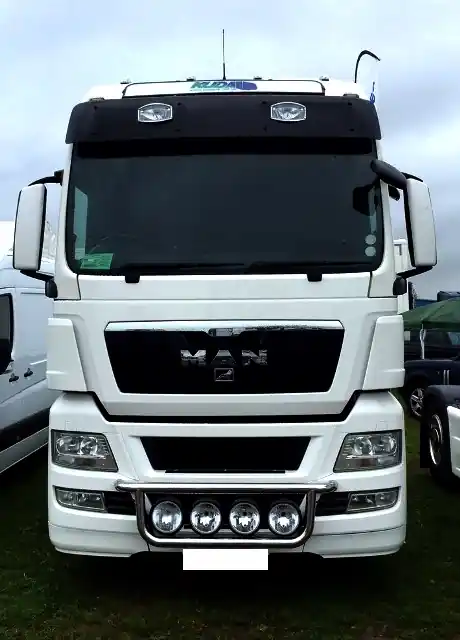 Osłona przeciwsłoneczna MAN TGX, kabina XLX/GX/GM; TGA, kabina XLX, na 2 lampy typu Jumbo, z kompletnym zestawem montażowym Oferta czasowa