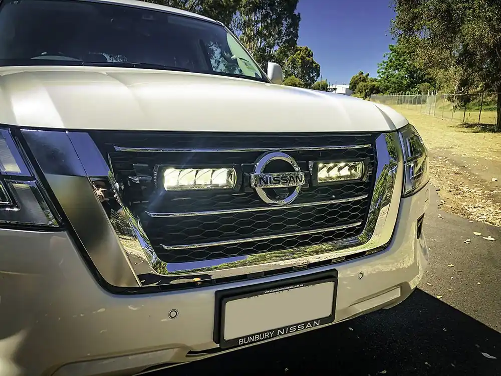 Tylko do końca tygodnia Zestaw dwóch lamp LED Lazer Triple-R 750 Std w grill z zestawem montażowym NISSAN Patrol Y62 Series 5 2020-2022