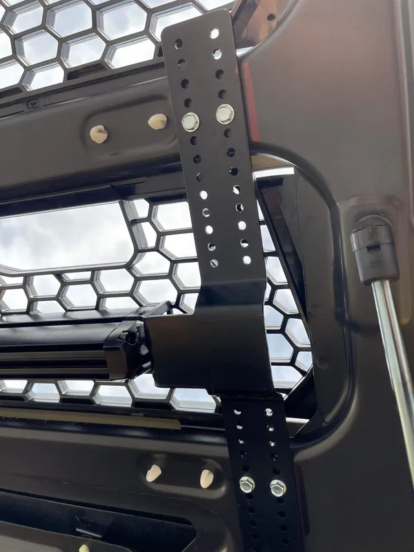 Okazja Zestaw montażowy SKYPARTS do montażu LED BAR SKYLED 130.X w grillu SCANIA NG
