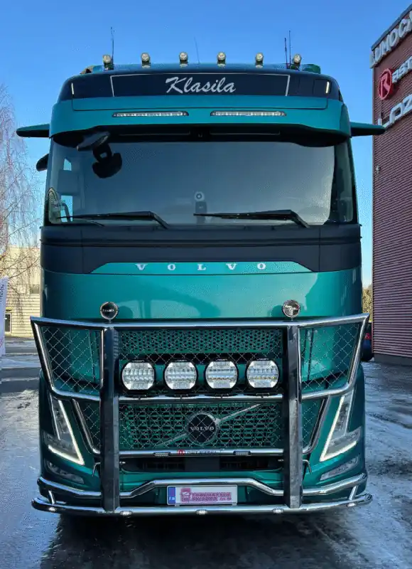 Bezpieczne zakupy Osłona przeciwsłoneczna głęboka 31,5cm Volvo FH/FM 4/5 i FMX z przygotowaniem do montażu lamp LAZER Linear 18