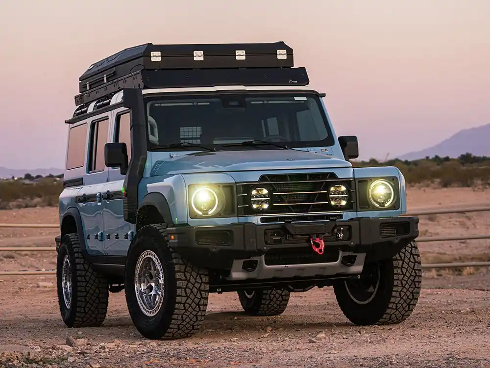Do wyczerpania zapasów Zestaw dwóch lamp LED Lazer Sentinel 7" ElitePL w grill z zestawem montażowym Ineos Grenadier (2023+)