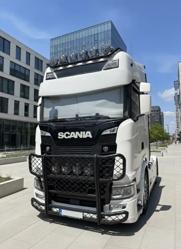 Osłona przeciwsłoneczna TruckKing SCANIA NG S&R 2016-, z zestawem montażowym, bez obrysów, głębokość 39 cm Radius Ograniczona ilość