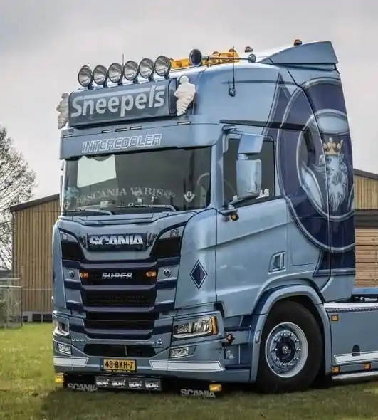 Wsporniki montażowe (para) SKYPARTS do figurki Michelin do nenów kasetonówych Aero Nie przegap